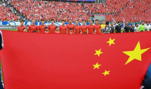 乐鱼APP-2-2！中国队战平强敌，1人被红牌罚下，105分钟遭绝平，球迷遗憾
