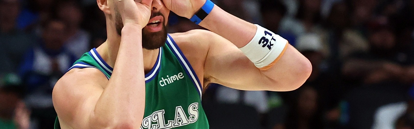 乐鱼APP-还会继续吗？克莱还剩最后一年1746万 休赛期最高可续4年1.1亿