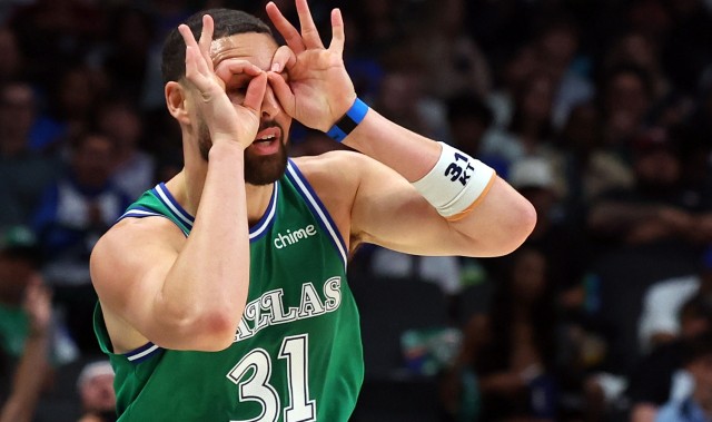 乐鱼APP-还会继续吗？克莱还剩最后一年1746万 休赛期最高可续4年1.1亿